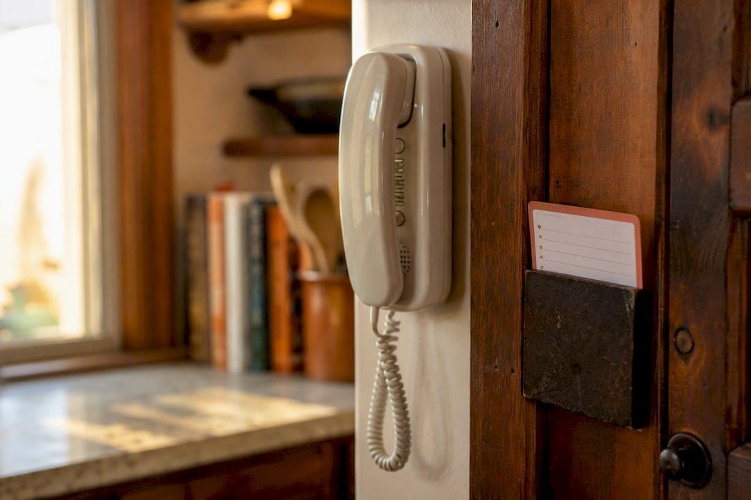 988 vs 911: How U.S. Families Decide in a Crisis